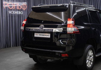 Подержанный автомобиль Toyota Land Cruiser Prado 2015 года (22 фото)