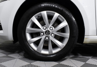 Подержанный автомобиль Skoda Octavia Liftback 2018 года (6 фото)