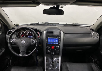 Подержанный автомобиль Suzuki Grand Vitara 2008 года (16 фото)