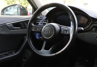 Подержанный автомобиль Audi A4 Sedan 2018 года (15 фото)