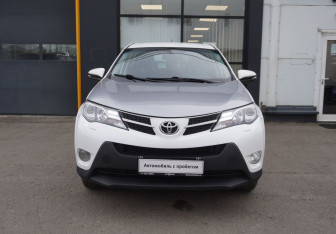 Подержанный автомобиль Toyota RAV4 2013 года (2 фото)