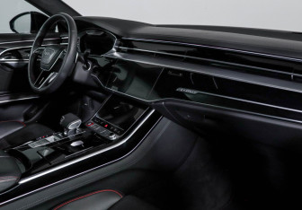 Подержанный автомобиль Audi S8 2023 года (9 фото)