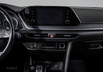 Подержанный автомобиль Hyundai Sonata 2020 года (13 фото)