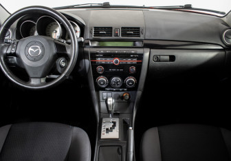 Подержанный автомобиль Mazda 3 Hatchback 2008 года (11 фото)