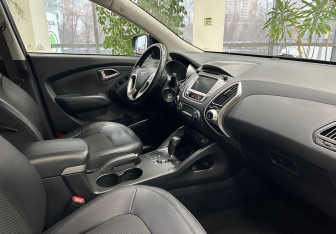 Подержанный автомобиль Hyundai ix35 2012 года (10 фото)