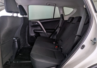 Подержанный автомобиль Toyota RAV4 2019 года (18 фото)