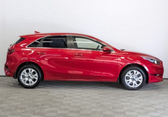Подержанный автомобиль Kia Ceed Hatchback 2022 года (4 фото)