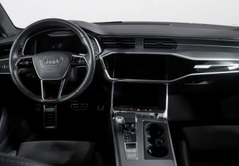 Подержанный автомобиль Audi A6 Sedan 2021 года (12 фото)