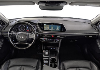 Подержанный автомобиль Hyundai Sonata 2020 года (14 фото)