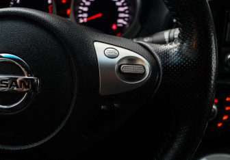 Подержанный автомобиль Nissan Juke 2014 года (15 фото)