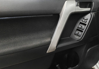 Подержанный автомобиль Toyota Land Cruiser Prado 2021 года (17 фото)
