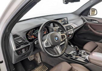 Подержанный автомобиль BMW X3 2021 года (16 фото)