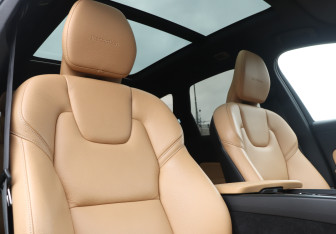 Подержанный автомобиль Volvo XC60 2020 года (14 фото)