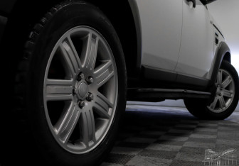 Подержанный автомобиль Land Rover Discovery 2013 года (23 фото)