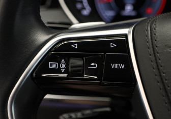 Подержанный автомобиль Audi A8 2019 года (13 фото)
