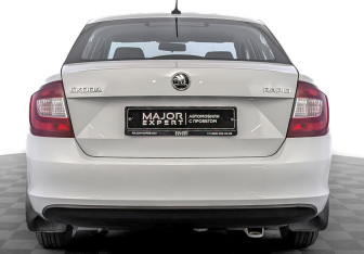 Подержанный автомобиль Skoda Rapid Liftback 2017 года (6 фото)