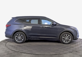 Подержанный автомобиль Hyundai Santa Fe 2017 года (4 фото)