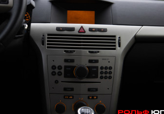 Подержанный автомобиль Opel Astra Wagon 2007 года (13 фото)