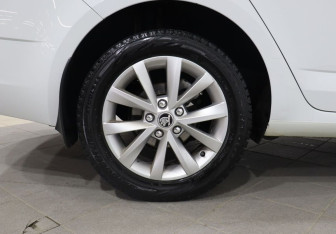 Подержанный автомобиль Skoda Octavia Liftback 2017 года (9 фото)