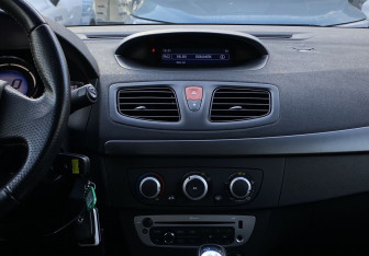 Подержанный автомобиль Renault Megane Hatchback 2014 года (12 фото)