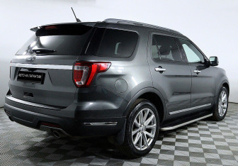 Подержанный автомобиль Ford Explorer 2018 года (3 фото)