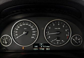 Подержанный автомобиль BMW X3 2013 года (13 фото)