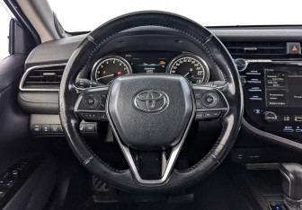 Подержанный автомобиль Toyota Camry Sedan 2019 года (22 фото)