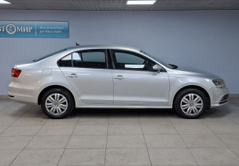 Подержанный автомобиль Volkswagen Jetta Sedan 2015 года (4 фото)