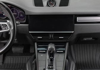 Подержанный автомобиль Porsche Cayenne 2022 года (15 фото)