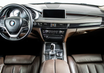 Подержанный автомобиль BMW X5 2014 года (11 фото)