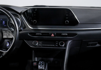 Подержанный автомобиль Hyundai Sonata 2020 года (13 фото)