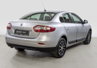 Подержанный автомобиль Renault Fluence 2014 года (5 фото)
