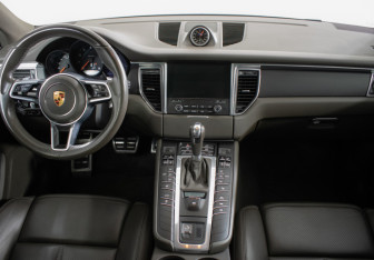 Подержанный автомобиль Porsche Macan 2018 года (11 фото)