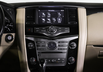 Подержанный автомобиль Infiniti QX80 2018 года (17 фото)