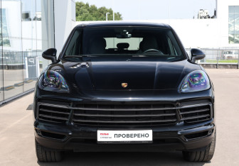 Подержанный автомобиль Porsche Cayenne 2022 года (2 фото)
