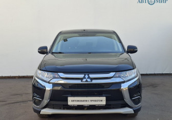 Подержанный автомобиль Mitsubishi Outlander 2017 года (2 фото)