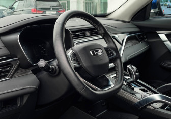 Подержанный автомобиль Geely Atlas Pro 2023 года (13 фото)