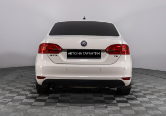 Подержанный автомобиль Volkswagen Jetta Sedan 2013 года (4 фото)