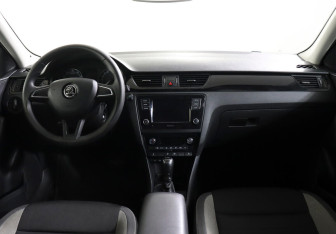 Подержанный автомобиль Skoda Rapid Liftback 2017 года (10 фото)