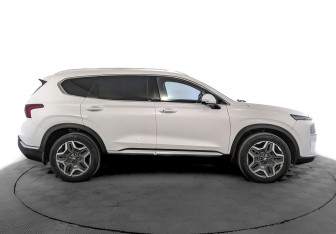 Подержанный автомобиль Hyundai Santa Fe 2022 года (4 фото)