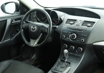Подержанный автомобиль Mazda 3 Hatchback 2011 года (12 фото)