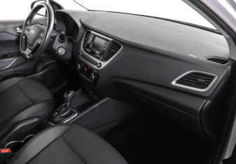 Подержанный автомобиль Hyundai Solaris Sedan 2017 года (10 фото)