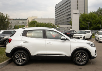 Подержанный автомобиль Chery Tiggo 4 2022 года (3 фото)