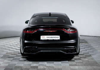 Подержанный автомобиль Kia Stinger 2018 года (6 фото)