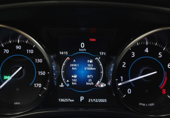 Подержанный автомобиль Jaguar XE 2018 года (18 фото)