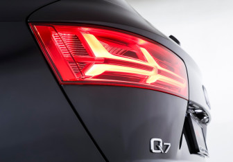 Подержанный автомобиль Audi Q7 2018 года (29 фото)