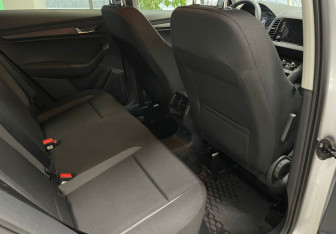 Подержанный автомобиль Skoda Karoq 2021 года (19 фото)