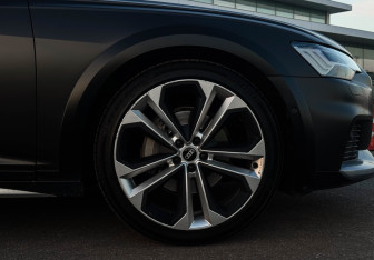 Подержанный автомобиль Audi A6 allroad 2021 года (25 фото)