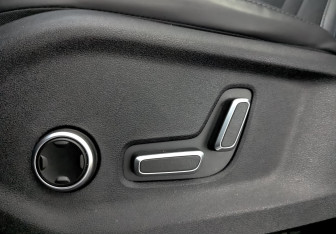 Подержанный автомобиль Geely Monjaro 2024 года (30 фото)