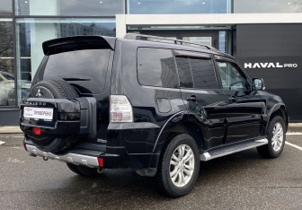 Подержанный автомобиль Mitsubishi Pajero 2011 года (5 фото)